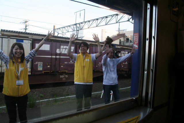 20160528_730_木古内駅笑顔で出迎え.jpg