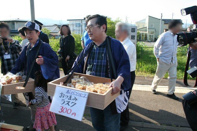 20160528_702_上磯駅駅立ち売り.jpg