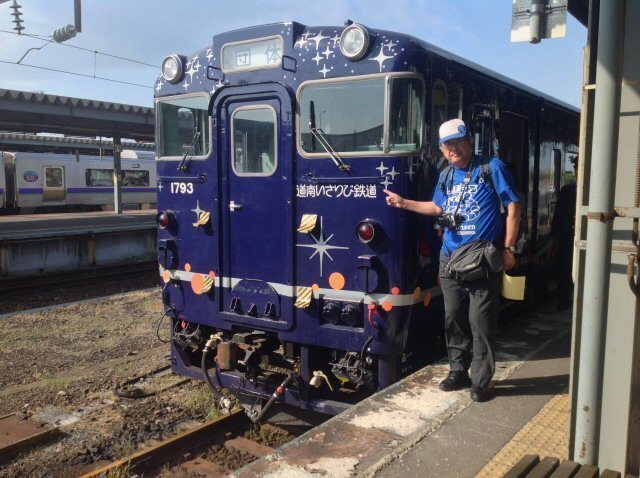 20160528_672_函館駅・2番線のながまれ海峡号の横.jpg