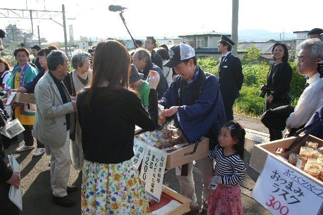20160528_701_上磯駅駅立ち売り.jpg