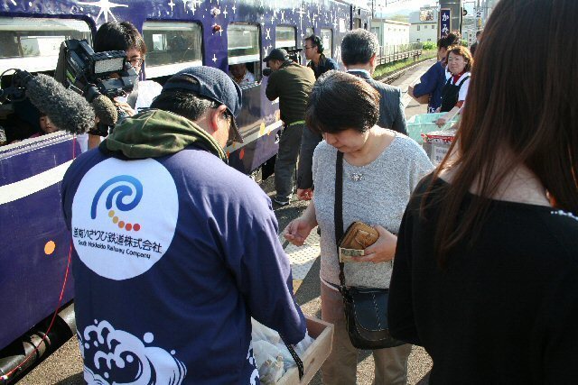 20160528_703_上磯駅駅_カミさん買い物.jpg