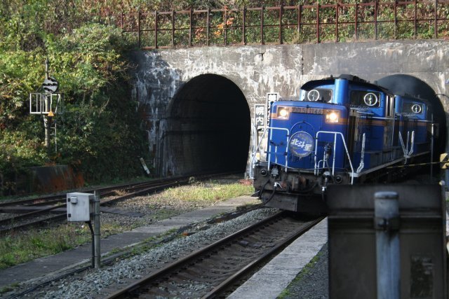 70_小幌駅20081022_北斗星通過.jpg