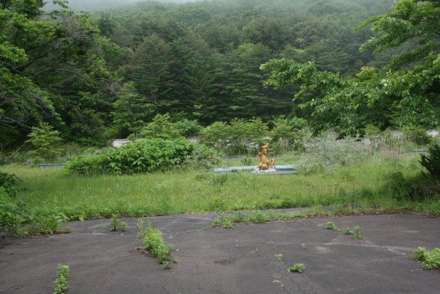 20090621_220_恵山モンテローザ跡20090621_涅槃像跡.jpg
