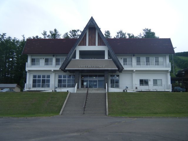 110_ウナベツ温泉20090611_建物正面.JPG