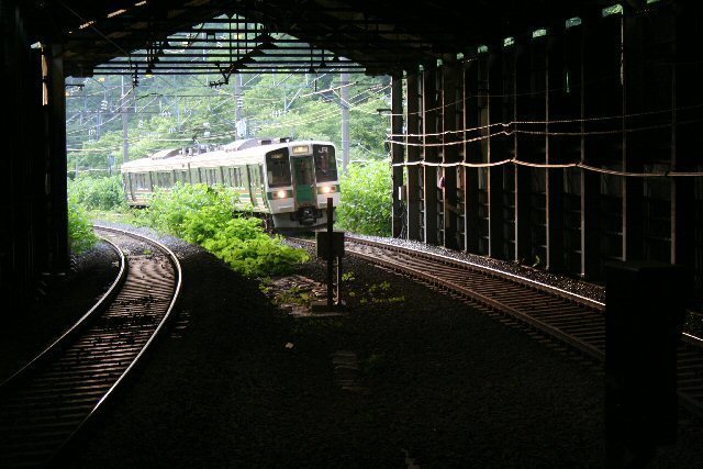 20170623_708_峠駅・上り福島行き普通列車入線.jpg