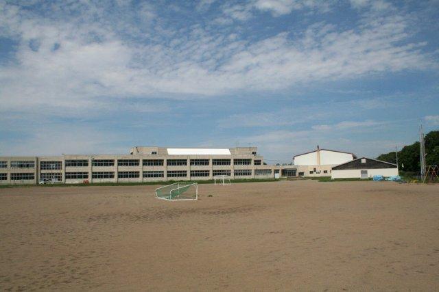 画像を等倍で表示します 花川南小校舎裏全景