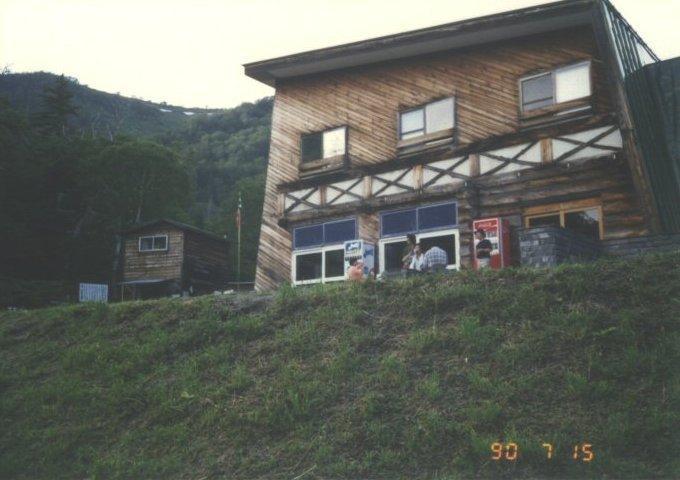 画像を等倍で表示します 建物横から