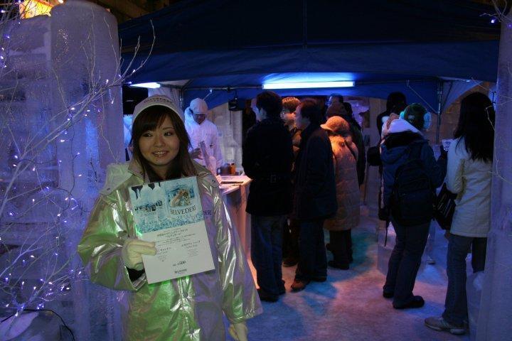 画像を等倍で表示します さっぽろ雪まつり女性2