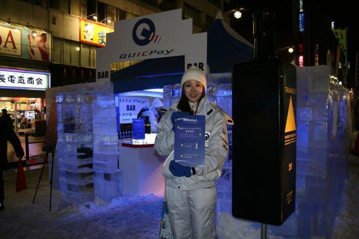 画像を等倍で表示します さっぽろ雪まつり女性1