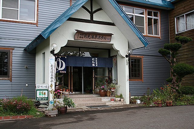 02_新見温泉ホテル20080928_正面玄関.jpg
